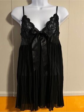 Victoria's Secret Black Lace & Satin Bow Babydoll Chemise